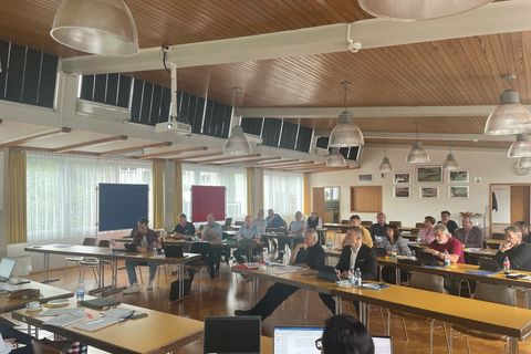Gemeinsame Diskussion von Projektgruppe und Gemeinderat. Bildautor: Marc Angelmahr