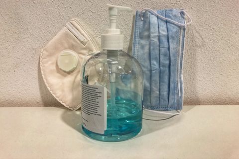Desinfektionsmittel, FFP2 Maske und OP Maske