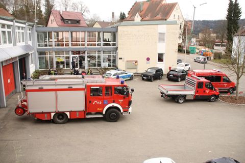 Blick vom Lagezentrum des Verwaltungsstabs zum Feuerwehrhaus