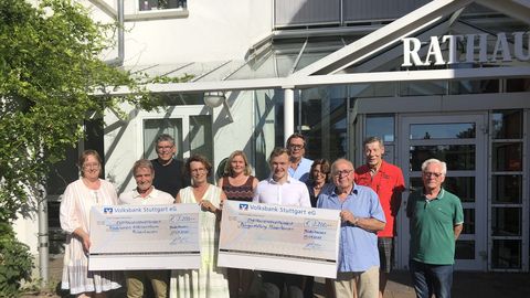 Die BürgerStiftung Plüderhausen und der Förderverein Altenzentrum erhielten jeweils eine Spende in Höhe von 2.200 Euro